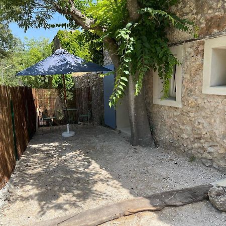 La Parenthese Du Var - Chambre D'Hotes Petits Dejeuners Inclus Et Terrasse Ombragee Saint-Antonin-du-Var エクステリア 写真