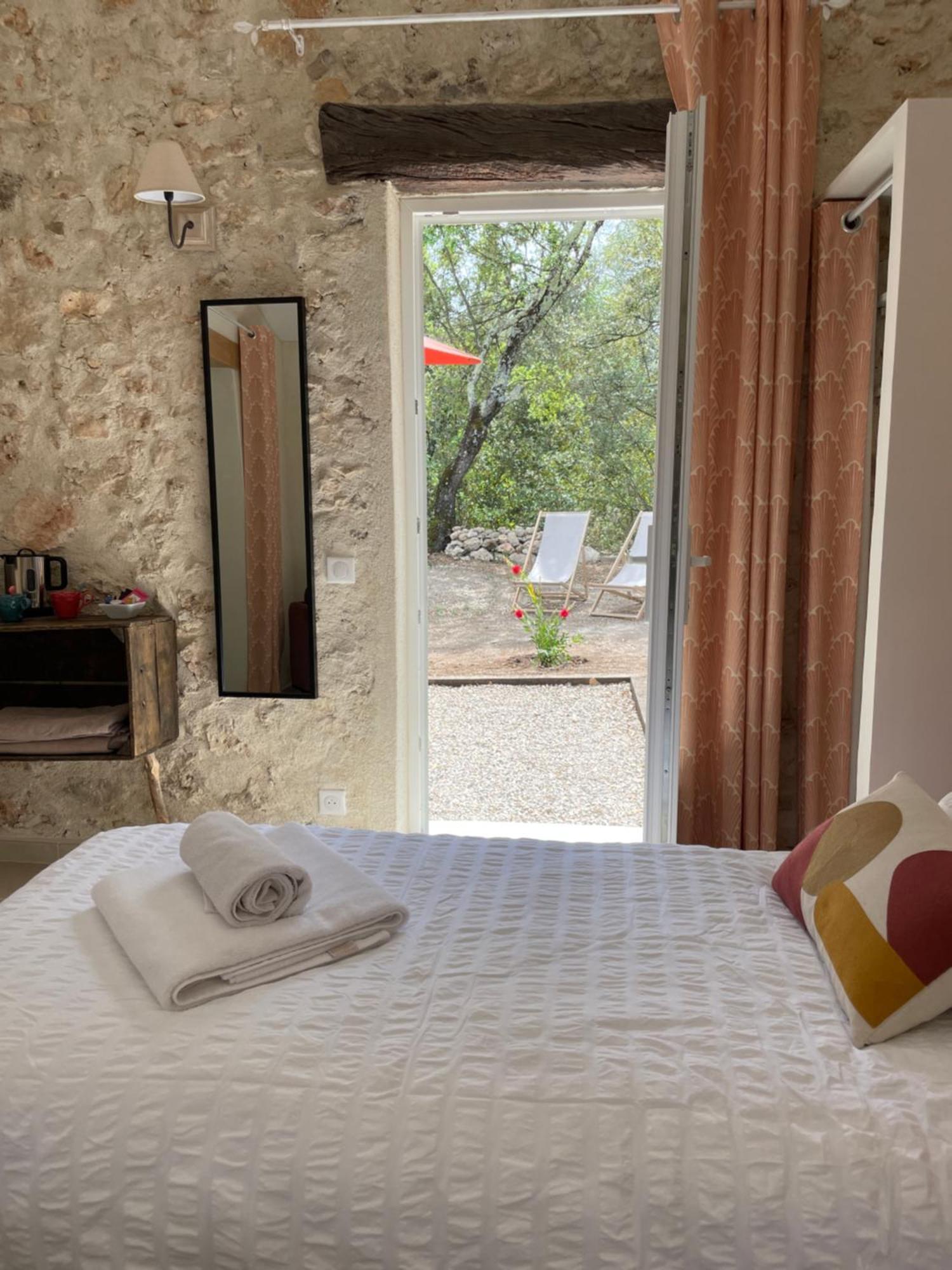 La Parenthese Du Var - Chambre D'Hotes Petits Dejeuners Inclus Et Terrasse Ombragee Saint-Antonin-du-Var エクステリア 写真